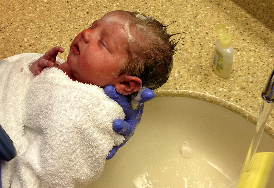 Delaying Baby S First Bath 8 Reasons Why Doctors Recommend
